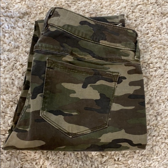 Kenneth Cole camo pants. - Picture 2 of 3